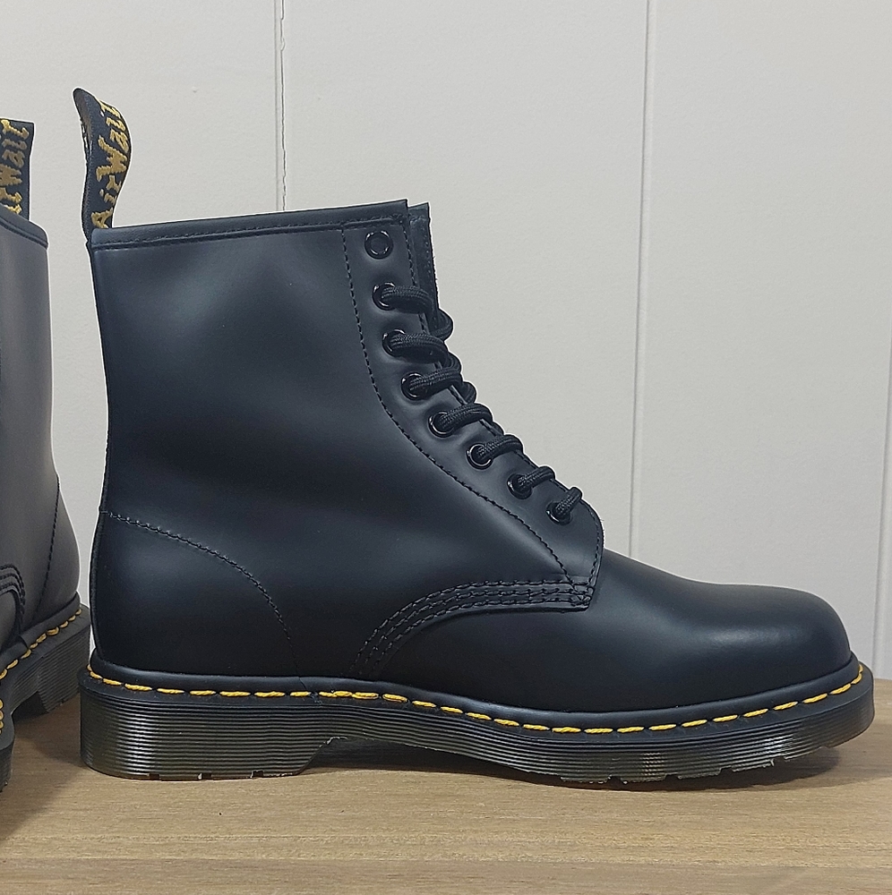NWT! Dr. Martens 1460 Black Smooth Leather Women's size 9 Mens size 8 - Picture 5 of 14